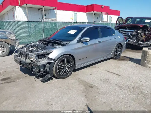 1HGCR2F1XHA255325 2017 HONDA ACCORD - Image 2