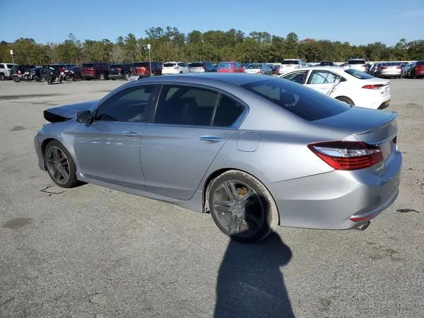 1HGCR2F1XHA258614 2017 HONDA ACCORD - Image 2