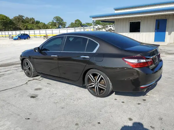 1HGCR2F1XHA275638 2017 HONDA ACCORD - Image 2