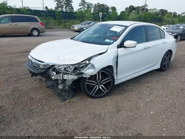 1HGCR2F1XHA281973 2017 HONDA ACCORD - Image 2
