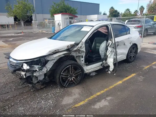 1HGCR2F1XHA282105 2017 HONDA ACCORD - Image 2