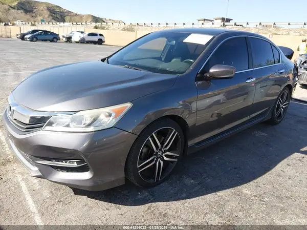1HGCR2F1XHA302188 2017 HONDA ACCORD - Image 2