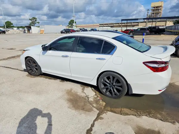 1HGCR2F30GA069907 2016 HONDA ACCORD - Image 2