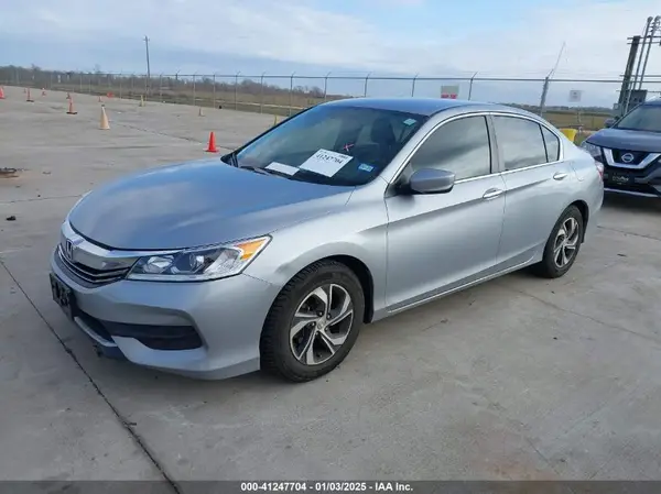 1HGCR2F30HA015573 2017 HONDA ACCORD - Image 2