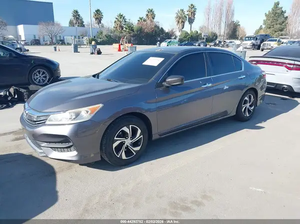 1HGCR2F30HA028582 2017 HONDA ACCORD - Image 2