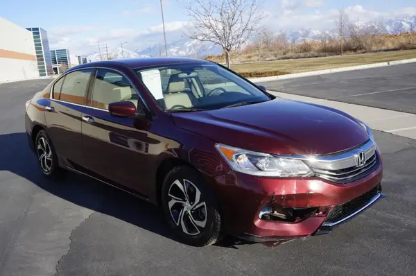 1HGCR2F30HA086207 2017 HONDA ACCORD - Image 1