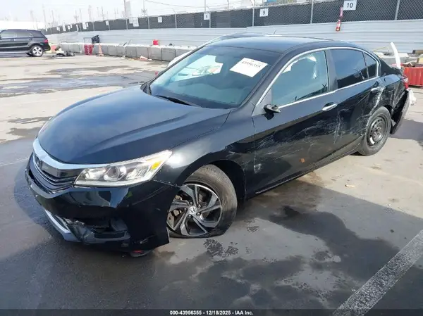 1HGCR2F30HA135826 2017 HONDA ACCORD - Image 2