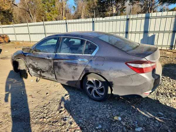 1HGCR2F30HA195573 2017 HONDA ACCORD - Image 2