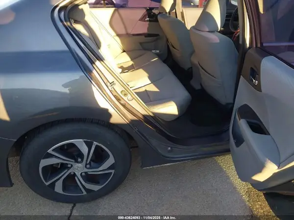 1HGCR2F31GA138734 2016 HONDA ACCORD - Image 8