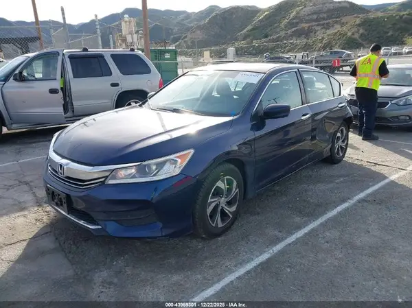 1HGCR2F32HA103069 2017 HONDA ACCORD - Image 2