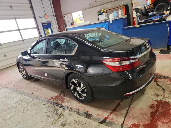 1HGCR2F33HA288412 2017 HONDA ACCORD - Image 2