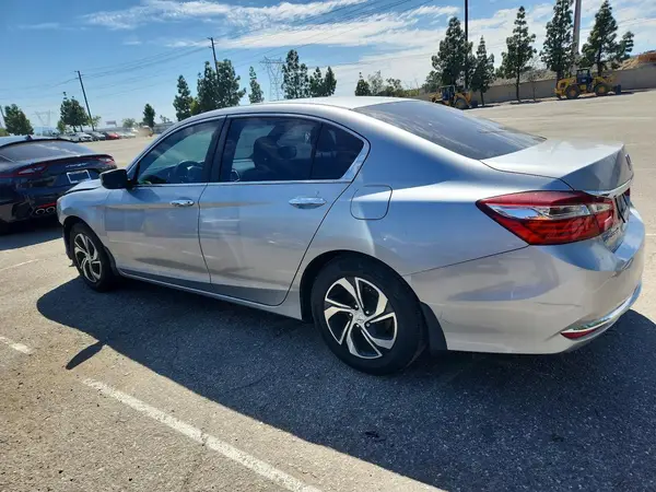 1HGCR2F34HA044784 2017 HONDA ACCORD - Image 2