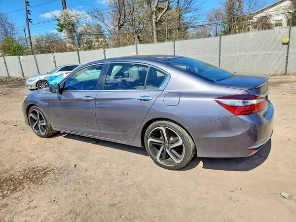 1HGCR2F34HA076361 2017 HONDA ACCORD - Image 2