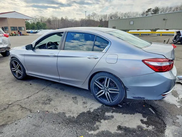 1HGCR2F34HA076702 2017 HONDA ACCORD - Image 2