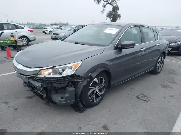 1HGCR2F34HA076988 2017 HONDA ACCORD - Image 2