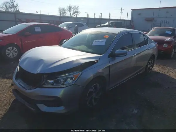 1HGCR2F34HA097582 2017 HONDA ACCORD - Image 2