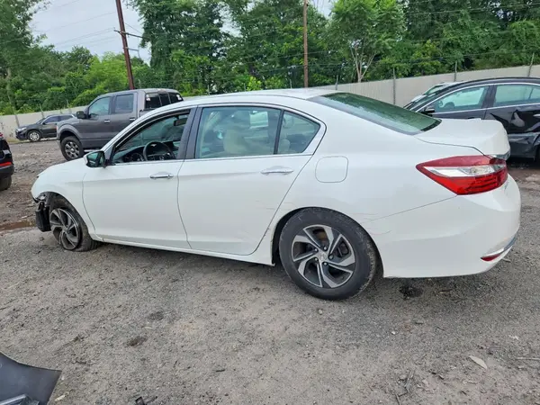 1HGCR2F34HA243592 2017 HONDA ACCORD - Image 2