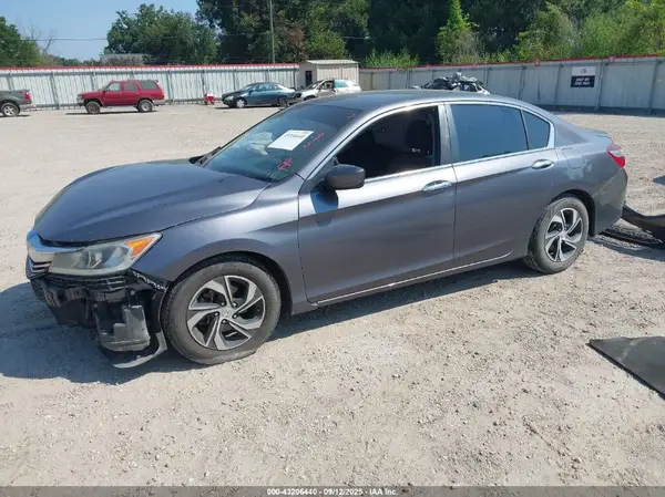 1HGCR2F35HA195679 2017 HONDA ACCORD - Image 2