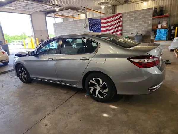 1HGCR2F35HA239597 2017 HONDA ACCORD - Image 2