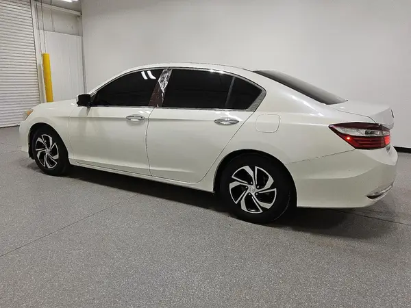 1HGCR2F36HA046424 2017 HONDA ACCORD - Image 2