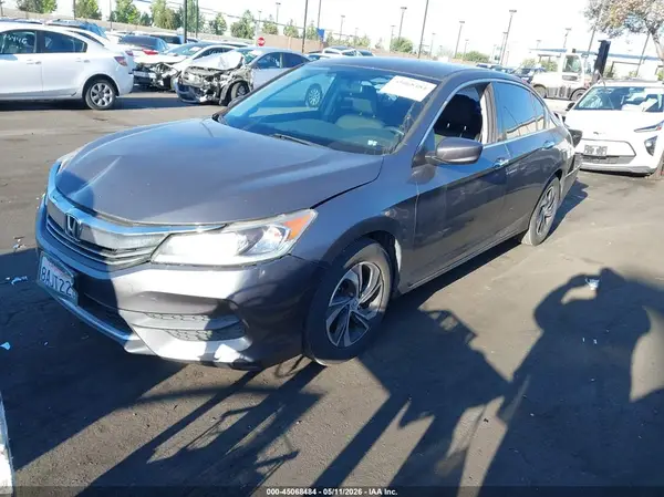 1HGCR2F36HA216085 2017 HONDA ACCORD - Image 2