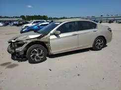 1HGCR2F37HA180956 2017 HONDA ACCORD