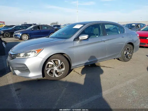 1HGCR2F37HA228889 2017 HONDA ACCORD - Image 2