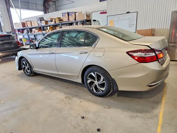 1HGCR2F37HA251900 2017 HONDA ACCORD - Image 2