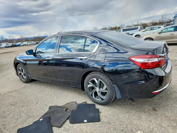 1HGCR2F38HA000884 2017 HONDA ACCORD - Image 2