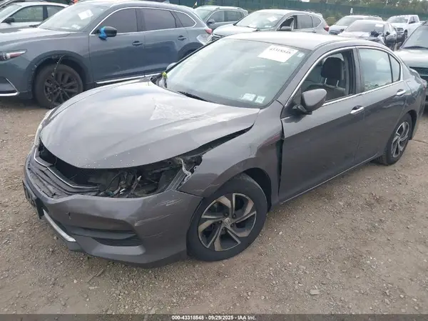 1HGCR2F38HA006040 2017 HONDA ACCORD - Image 2