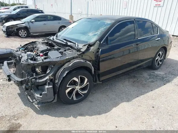 1HGCR2F38HA071549 2017 HONDA ACCORD - Image 2