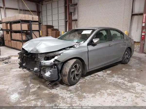 1HGCR2F38HA107062 2017 HONDA ACCORD - Image 2