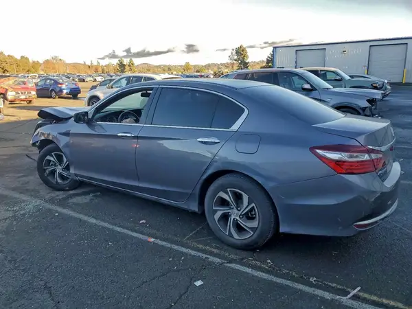 1HGCR2F38HA112570 2017 HONDA ACCORD - Image 2