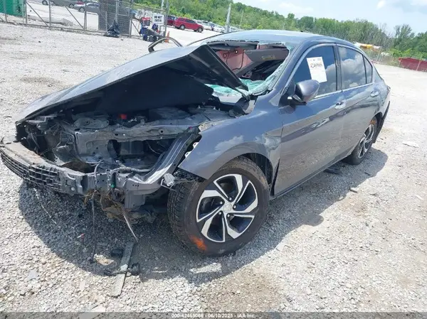 1HGCR2F38HA126372 2017 HONDA ACCORD - Image 2