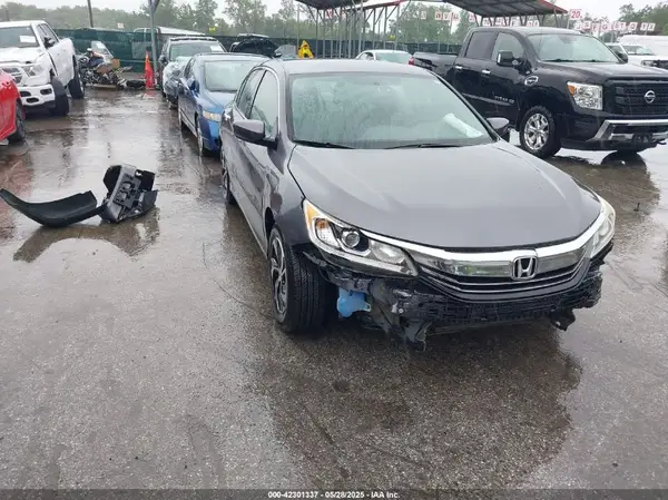 1HGCR2F38HA135783 2017 HONDA ACCORD - Image 1