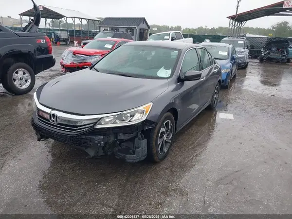 1HGCR2F38HA135783 2017 HONDA ACCORD - Image 2