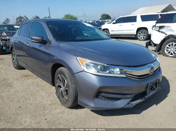 1HGCR2F38HA137131 2017 HONDA ACCORD - Image 1