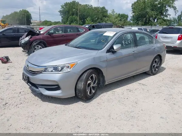 1HGCR2F38HA183509 2017 HONDA ACCORD - Image 2