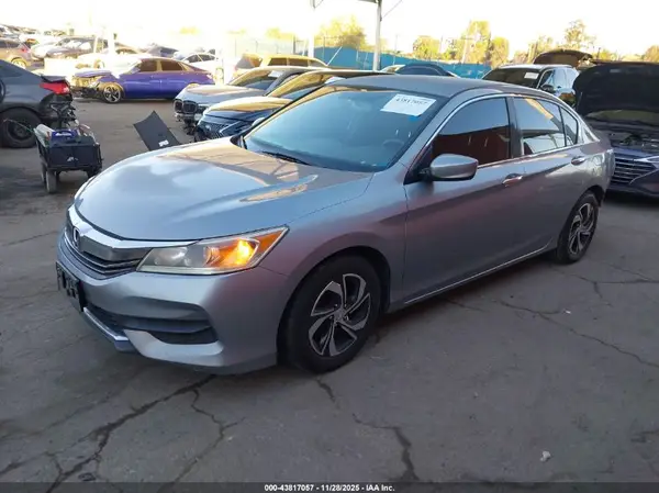 1HGCR2F38HA285795 2017 HONDA ACCORD - Image 2