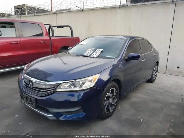 1HGCR2F38HA304457 2017 HONDA ACCORD - Image 2