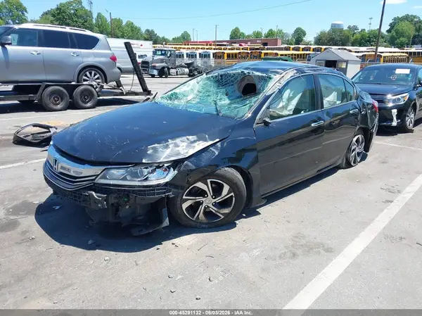 1HGCR2F38HA304524 2017 HONDA ACCORD - Image 2