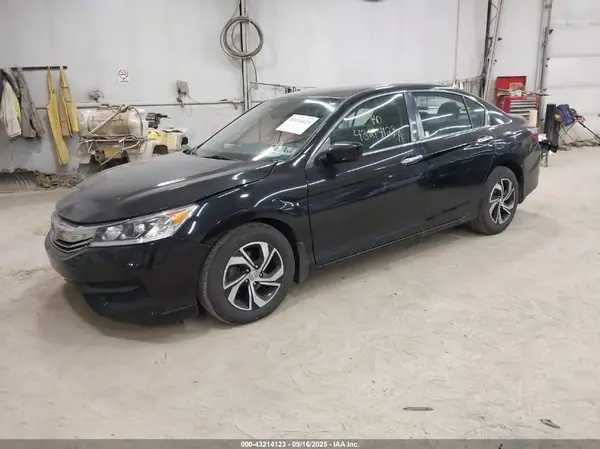 1HGCR2F38HA304605 2017 HONDA ACCORD - Image 2