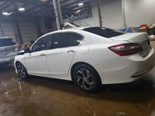 1HGCR2F39HA052122 2017 HONDA ACCORD - Image 2