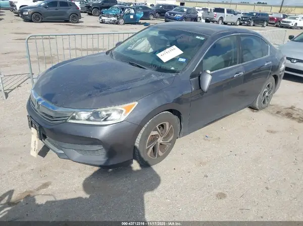1HGCR2F39HA256676 2017 HONDA ACCORD - Image 2