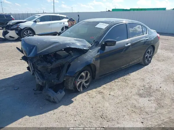 1HGCR2F39HA299768 2017 HONDA ACCORD - Image 2