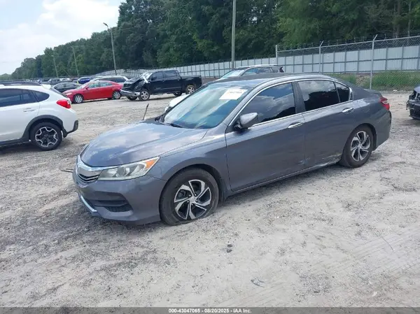 1HGCR2F3XHA004581 2017 HONDA ACCORD - Image 2