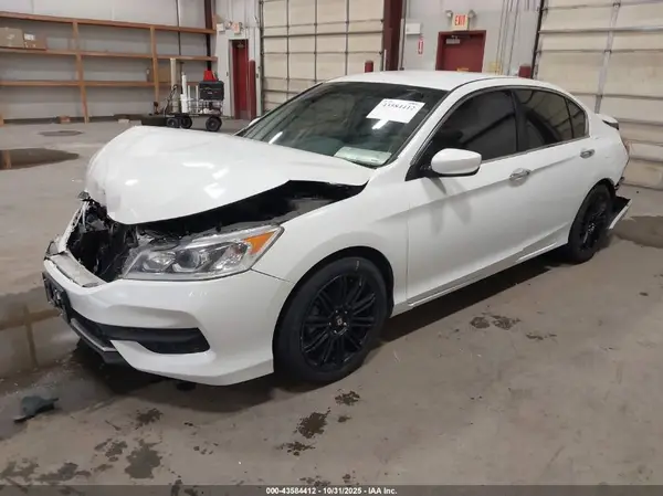 1HGCR2F3XHA020067 2017 HONDA ACCORD - Image 2