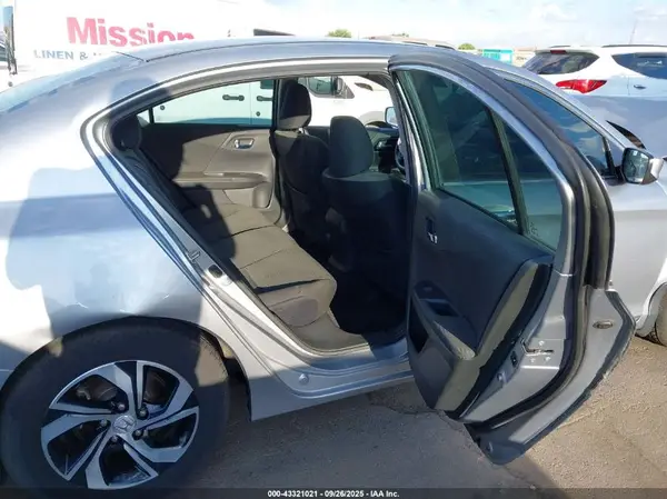 1HGCR2F3XHA124705 2017 HONDA ACCORD - Image 8