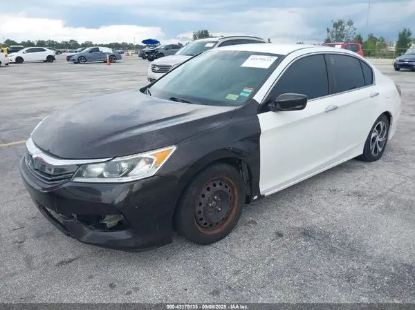 1HGCR2F3XHA138135 2017 HONDA ACCORD - Image 2