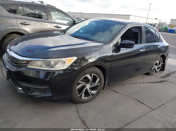 1HGCR2F3XHA189697 2017 HONDA ACCORD - Image 2